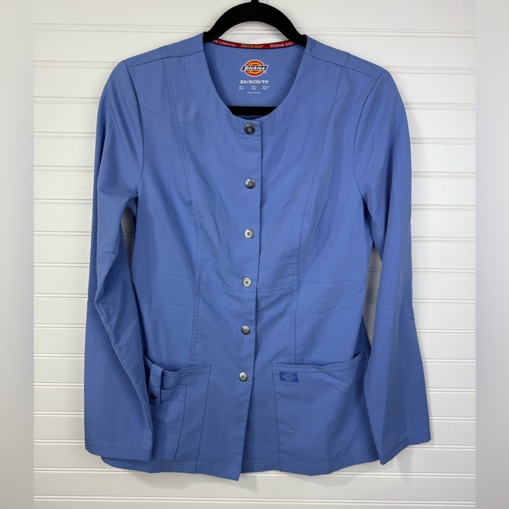Dickies women’s baby blue long sleeve snap front scrub top. Size XS. - Picture 1 of 6